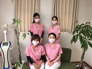 スタッフがお子様の面倒を見させていただきます